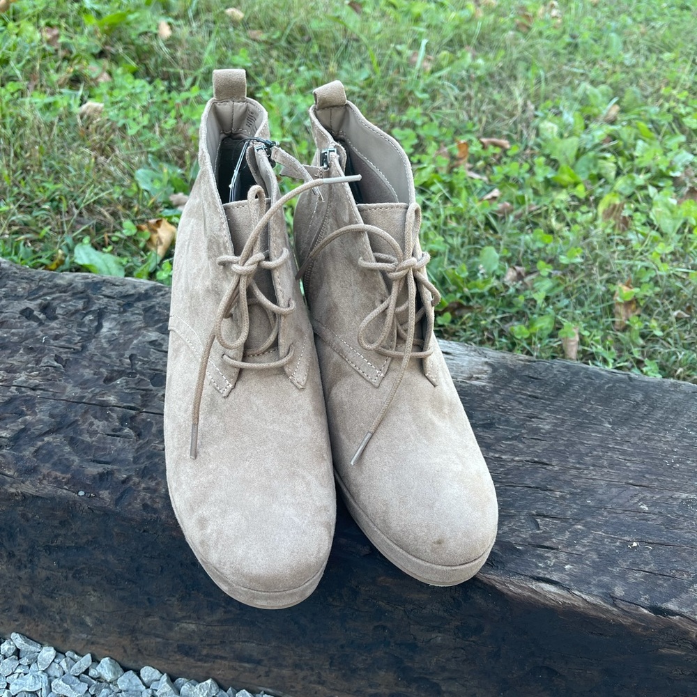 Tan Wedges